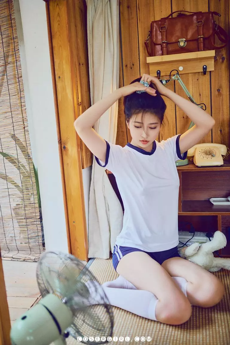 图片[3]-年年写真｜夏日清凉学妹登场，体操服与白丝的青春印记-COSERYYDS