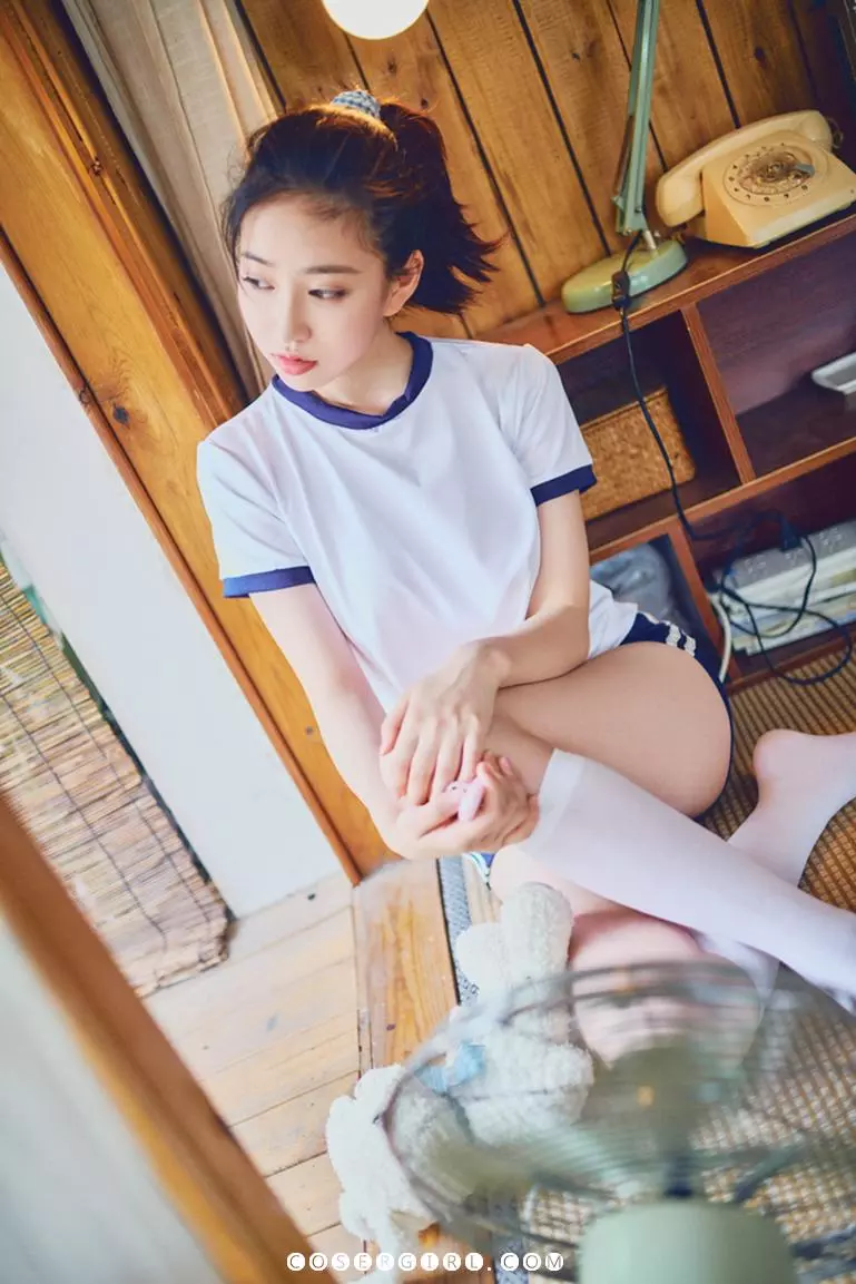 图片[2]-年年写真｜夏日清凉学妹登场，体操服与白丝的青春印记-COSERYYDS
