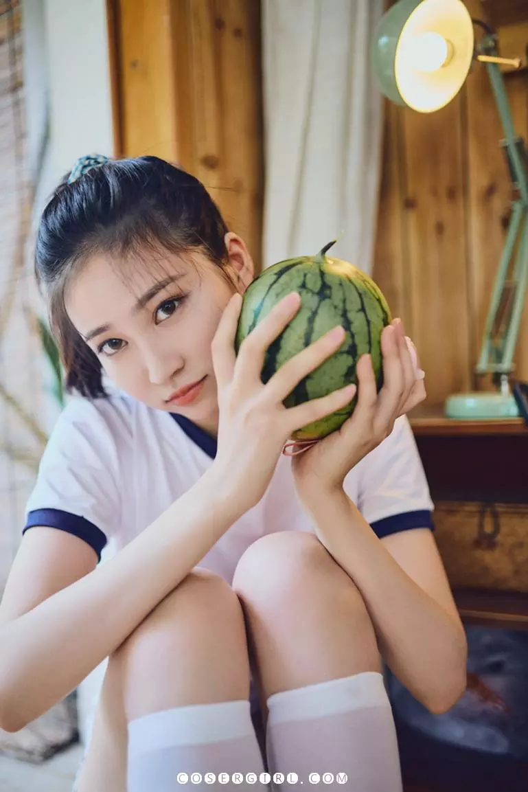 图片[5]-年年写真｜夏日清凉学妹登场，体操服与白丝的青春印记-COSERYYDS