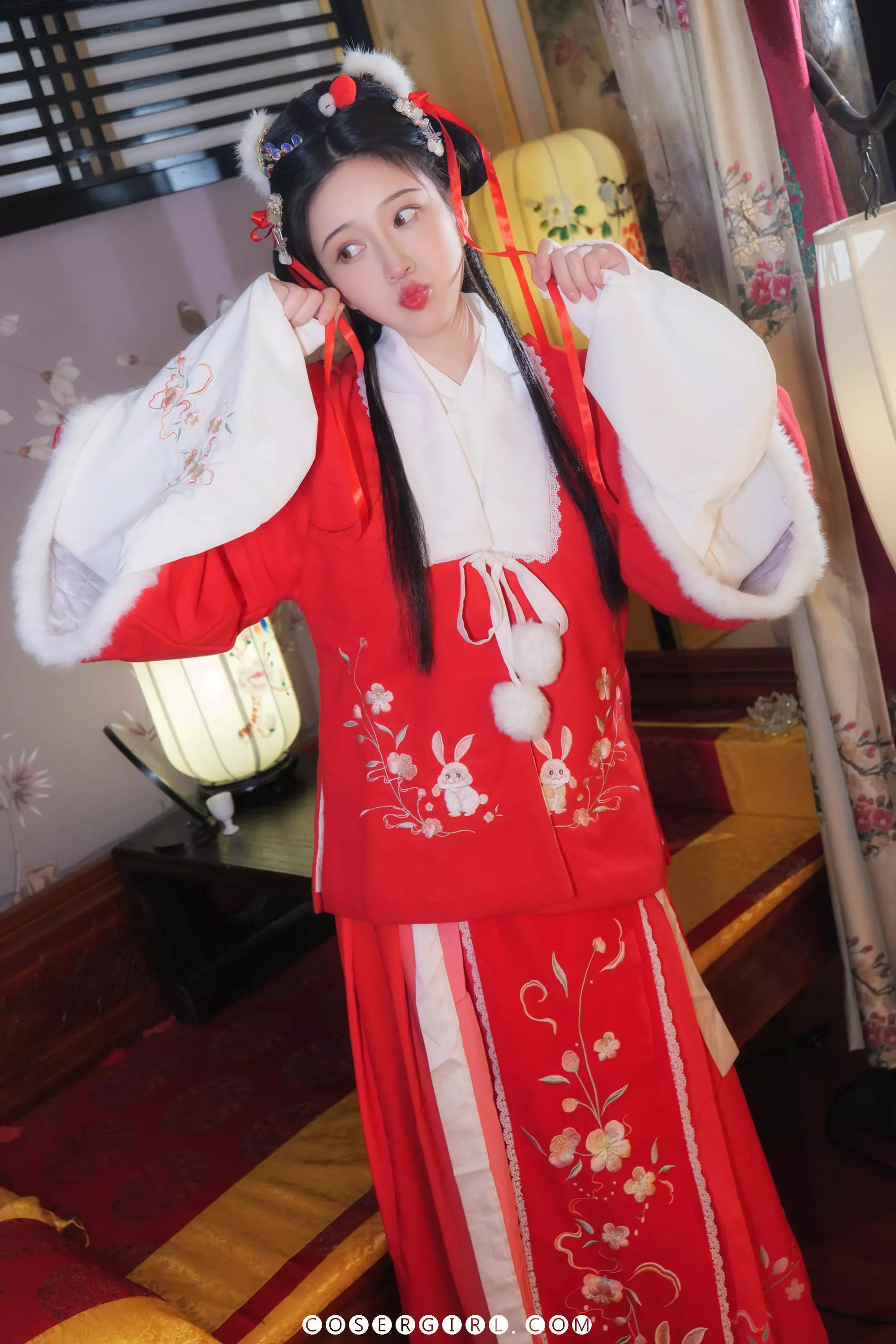 图片[4]-📸 年年《点绛唇》古风写真特辑｜红衣似火，温婉如诗-COSERYYDS