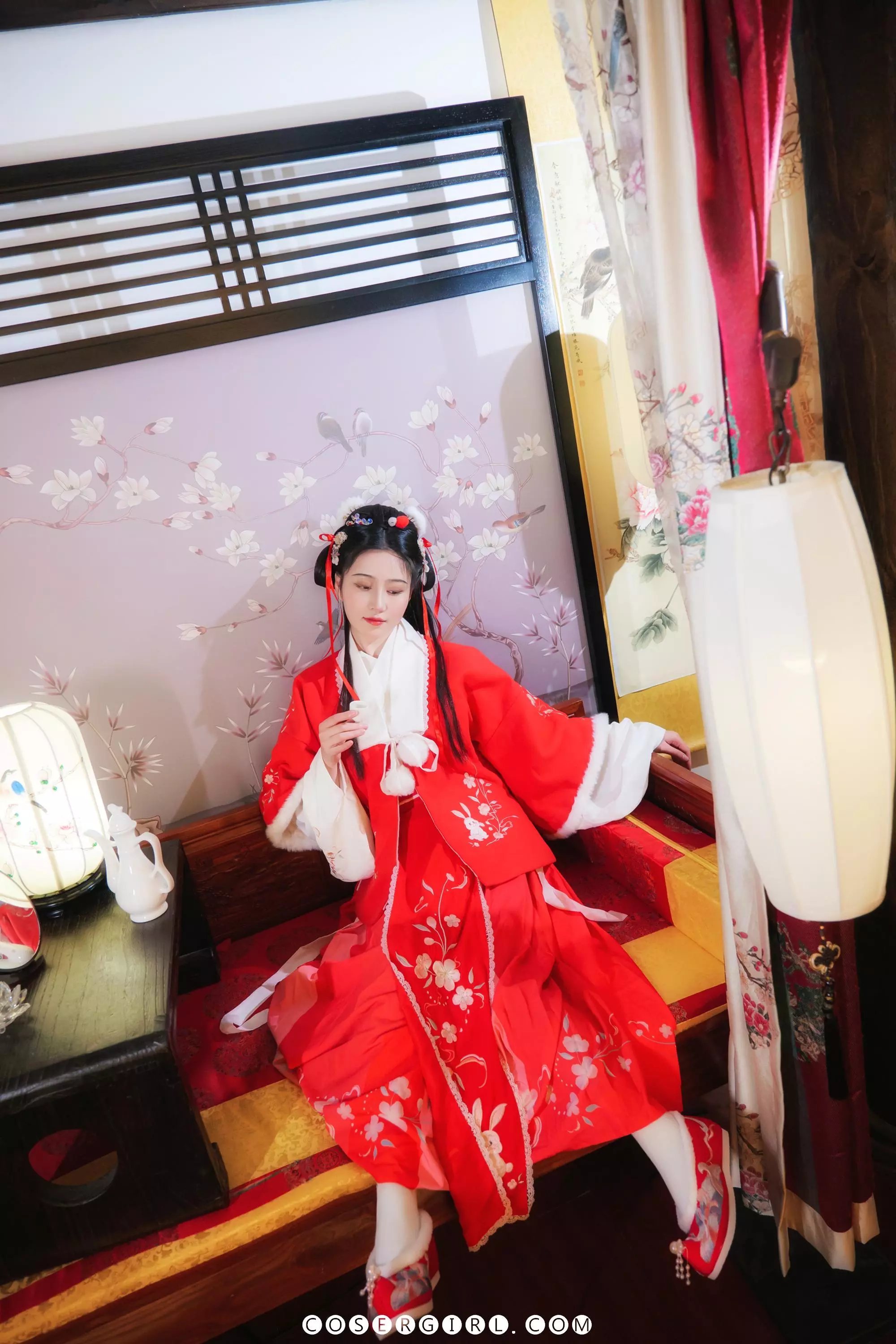 图片[6]-📸 年年《点绛唇》古风写真特辑｜红衣似火，温婉如诗-COSERYYDS