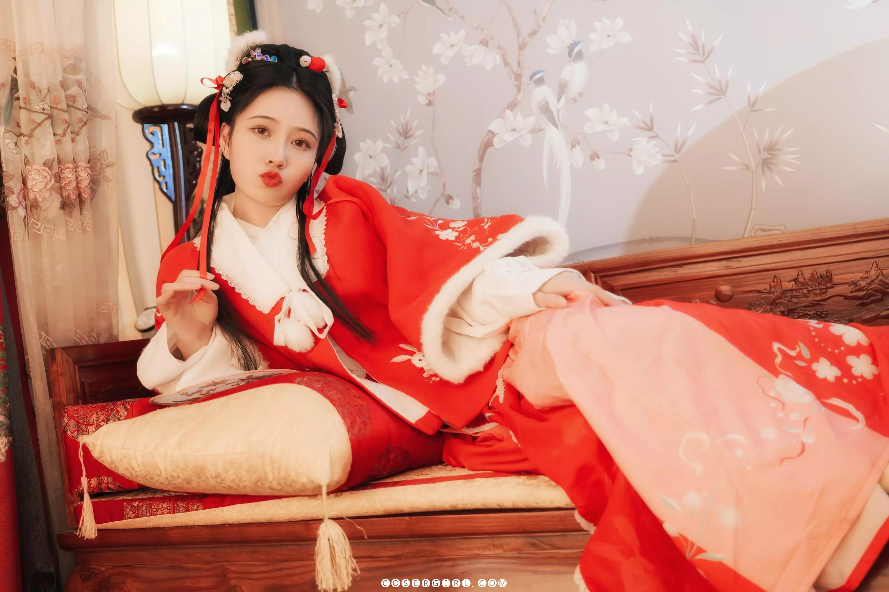 图片[8]-📸 年年《点绛唇》古风写真特辑｜红衣似火，温婉如诗-COSERYYDS