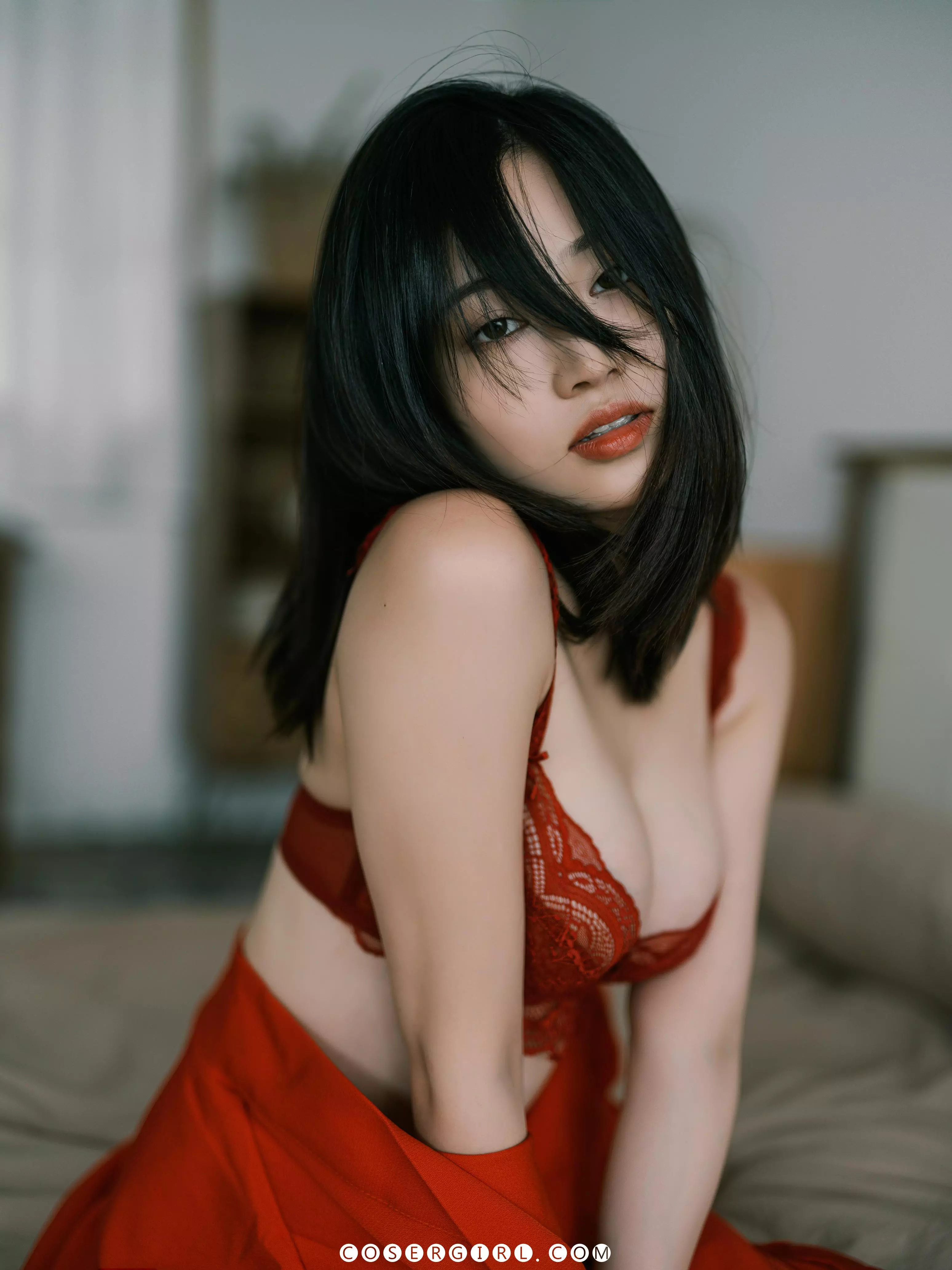 图片[3]-年年《红色内衣》写真——懒懒午后，她用红唤醒感官-COSERYYDS