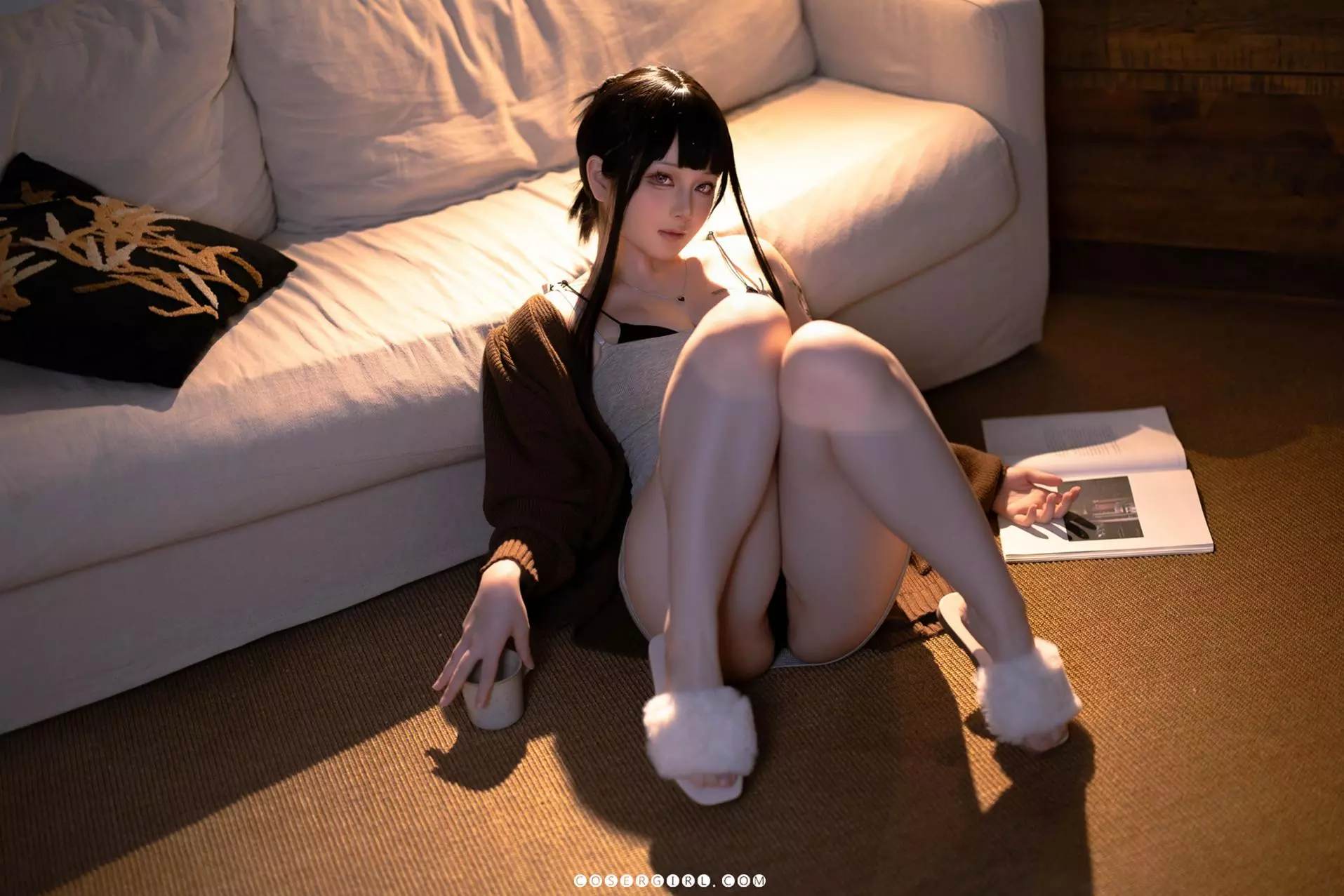 屿鱼《杀手妻子》居家写真：温柔灯光下的致命诱惑-coseryyds