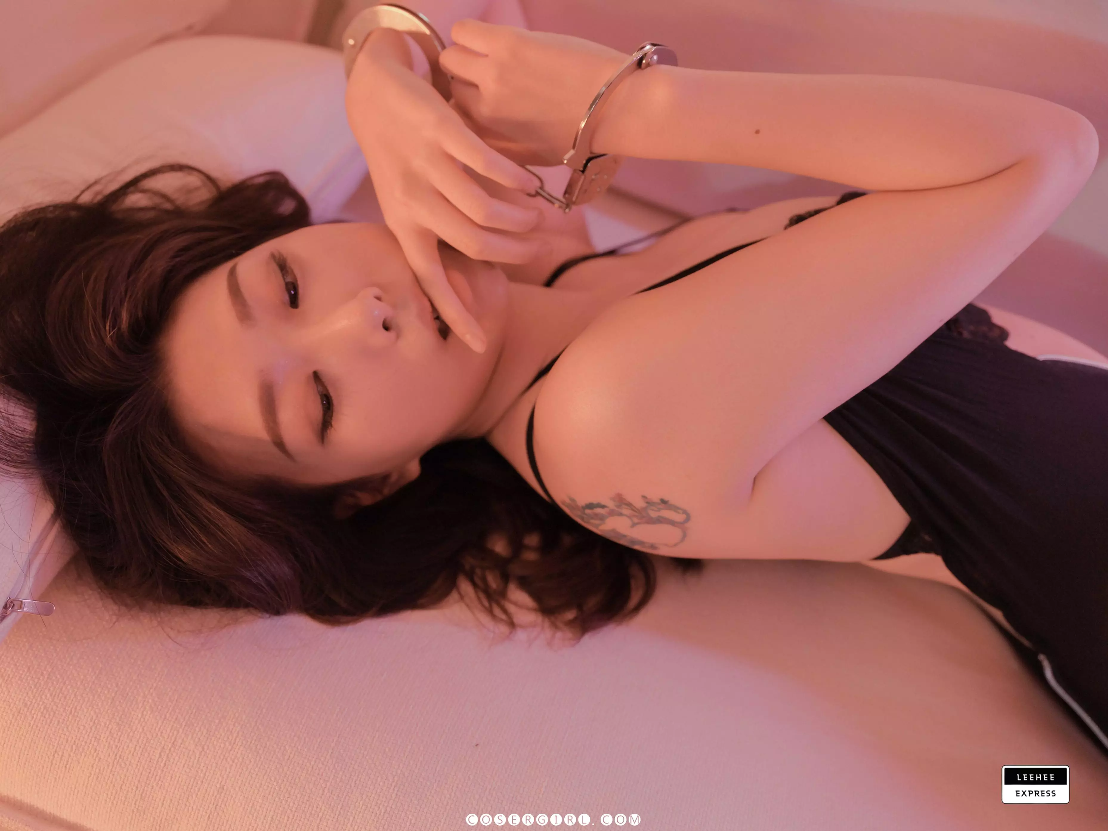 Shaany写真下载：LEBE-090 黑色蕾丝与光影迷离图包-coseryyds